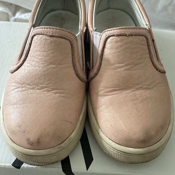 Freshly picked sneakers size 9 - Picture 2 of 2